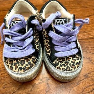 GOLDEN GOOSE
Toddler Leopard Sneakers With Lilac Laces And Silver Glittered Sole